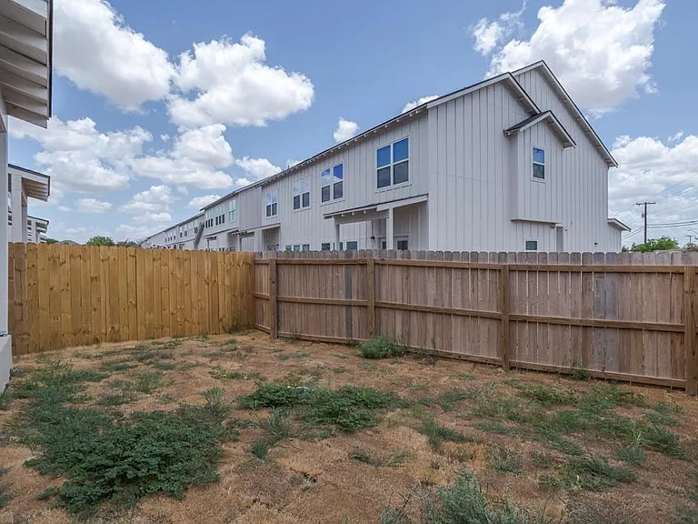 206 Topaz #1502 — Photo 40