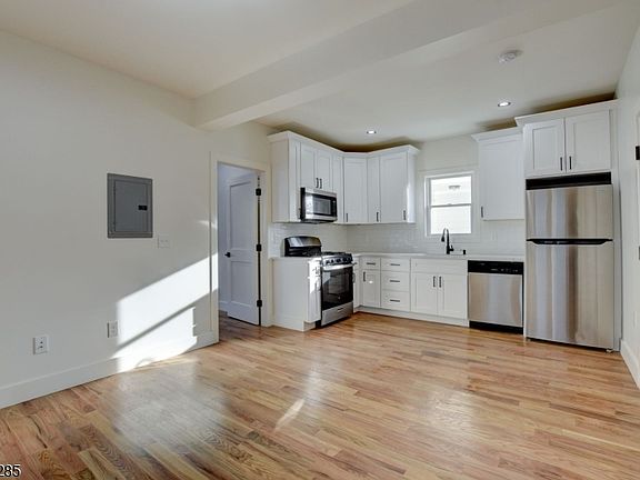 5th image of 135 Forest St #1R