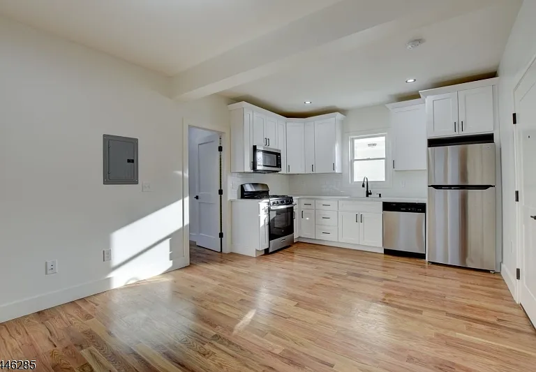 135 Forest St #1R — Photo 5