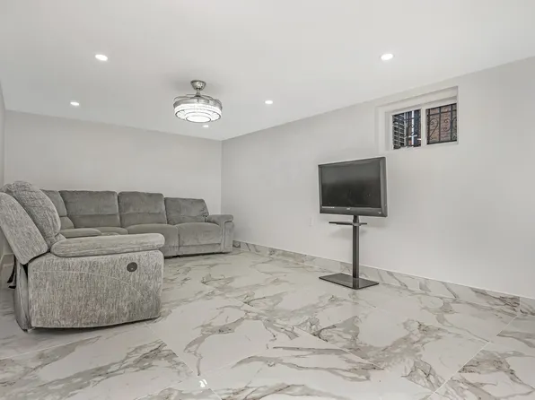 206-15 Richland Avenue image 32 of 37