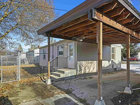 3rd image of 5623 N Alberta St