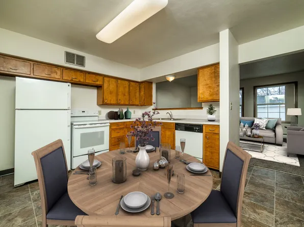 Colonial Village Apartments, 1234 N Broadway, Fergus Falls, MN 56537