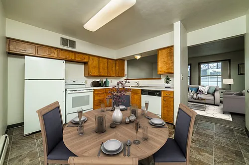Colonial Village Apartments Photo 1
