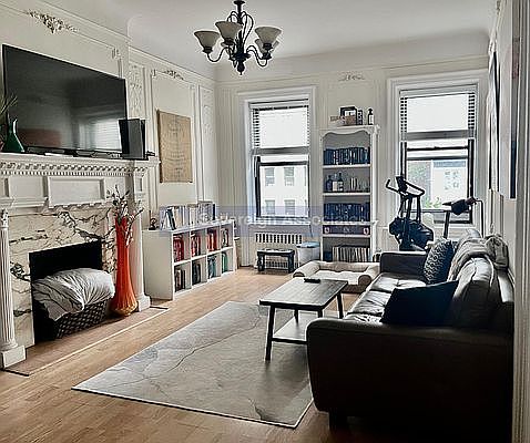 1st image of 320 W 106th St #45