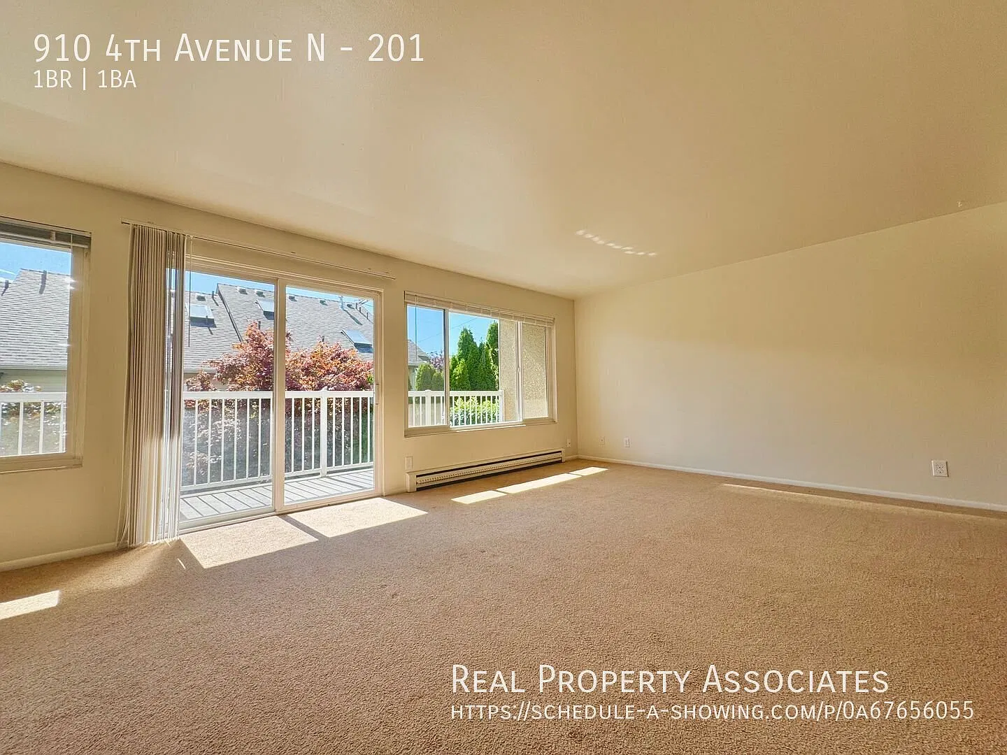 Spacious 1 Bed/ 1 Bath Apt Lower Queen Anne | Large Patio — Photo 2