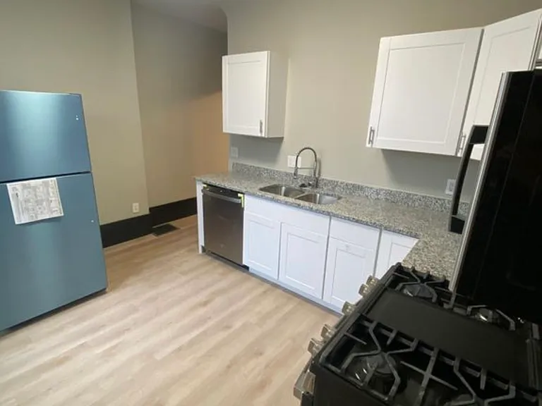 302 E Markison Ave #302 — Photo 3