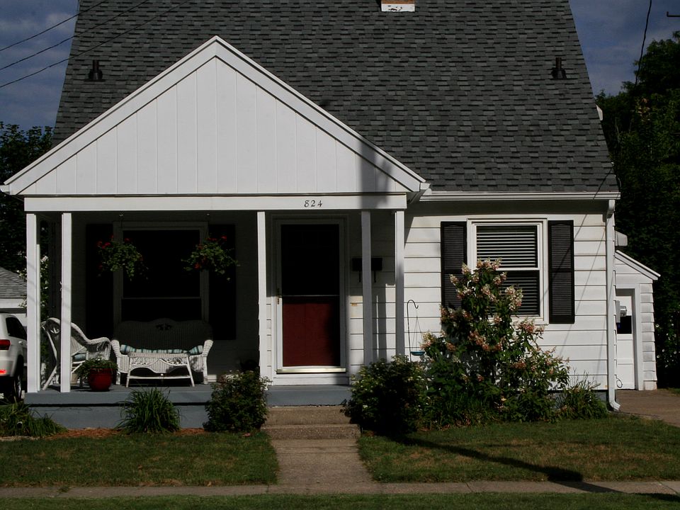 1st image of 824 Valley Ave NW