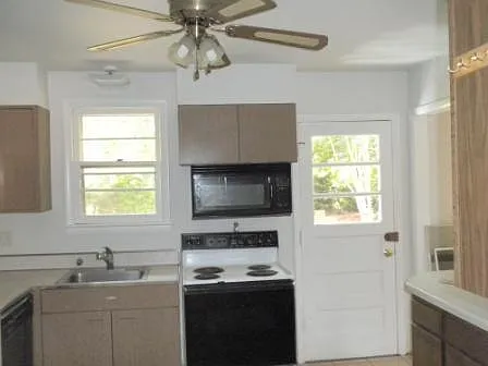 3512 Marlbrough Way — Photo 10