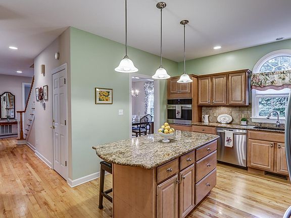 4th image of 405 Mount Haven Dr