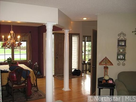 5th image of 909 Greenhaven Ln NE
