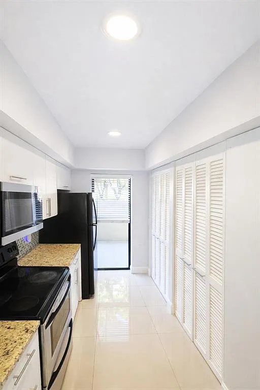 2 bed, 2.5 bath, 1140 sqft, $2,200 — Photo 3