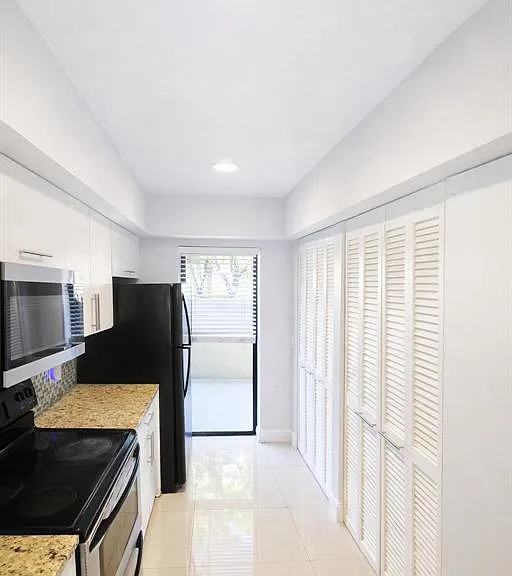 11596 NW 45th St — Photo 3