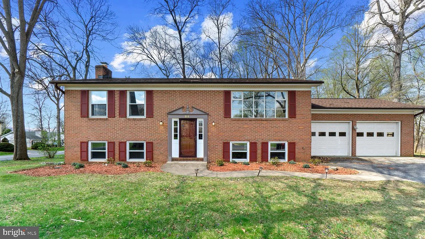 21 Captain Baird Ct photo 1