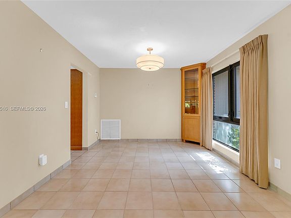 5th image of 10020 SW 102nd Avenue Rd