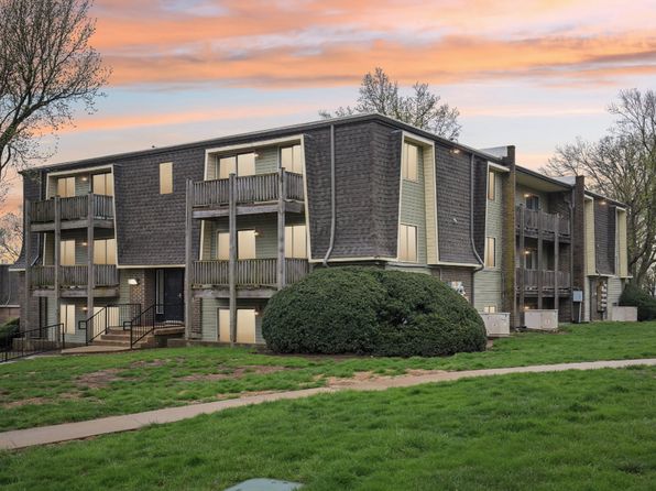 Flats at Wildwood | 8620 E Utopia Dr, Kansas City, MO