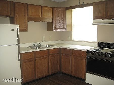 2nd image of 703 Hickory Ct