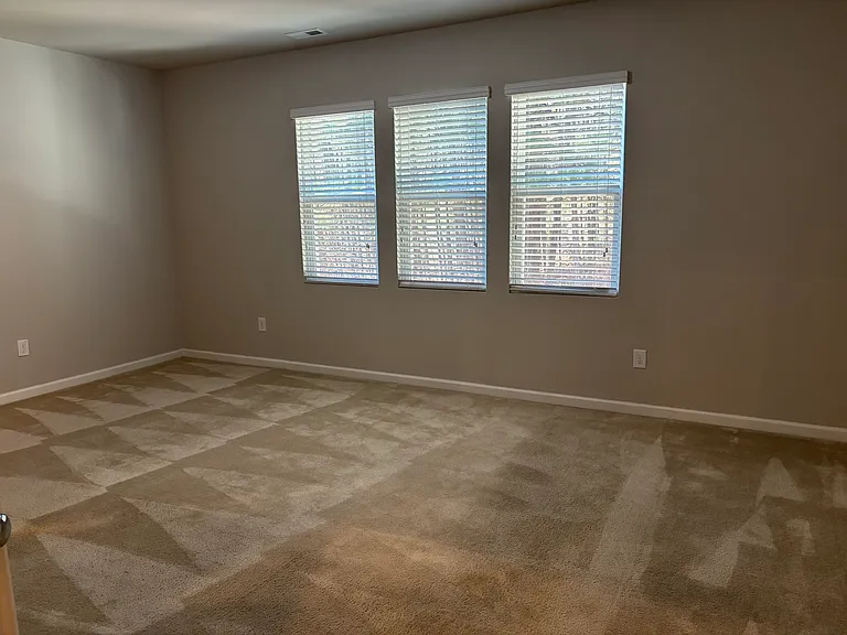8925 Commons Townes Dr — Photo 9