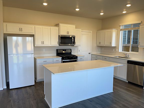 5th image of 481 Himalaya St NE