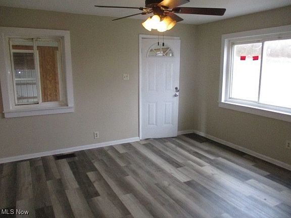 3rd image of 46201 Wyoming Ave