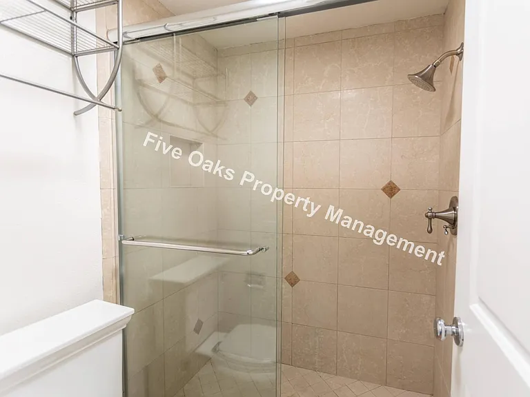 2815 Stanford Ln — Photo 18