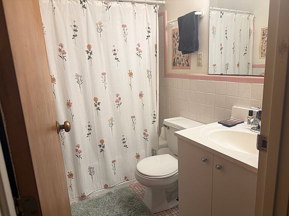 5th image of 15 Commonwealth Ct APT 12