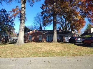 8609 Charing Cross Rd, Bellemeade, KY 40222