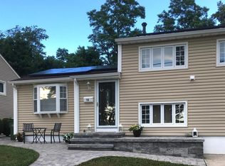 76 Albert Dr, Parlin, NJ