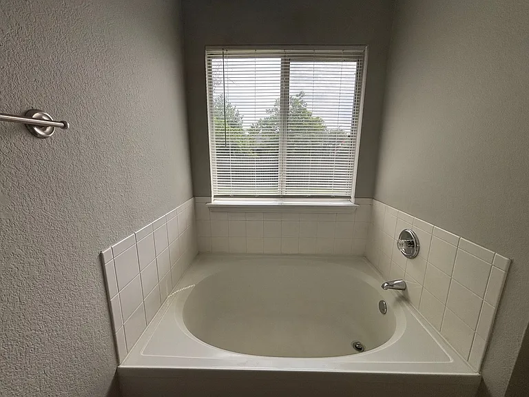 800 Riverway Ln — Photo 19