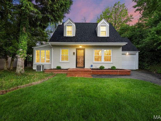 6 Stratford Ln, Saint Louis, MO 63144