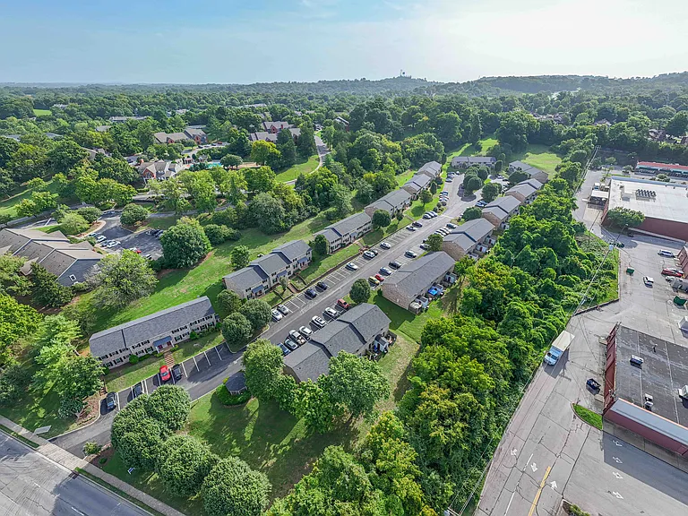 Brentwood Square Condominiums — Photo 26