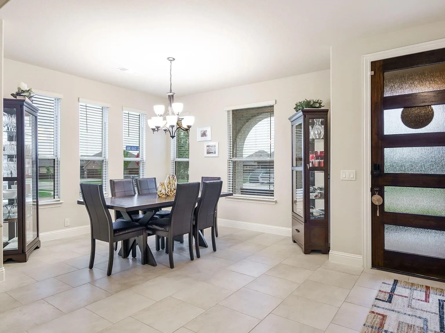 4 bed, 3.0 bath, 3034 sqft, $3,600 — Photo 3
