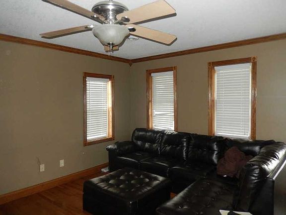 5th image of 208 Jefferson St