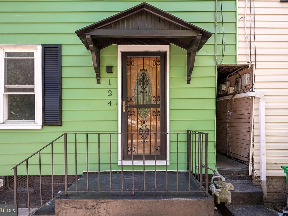 124 W Penn St