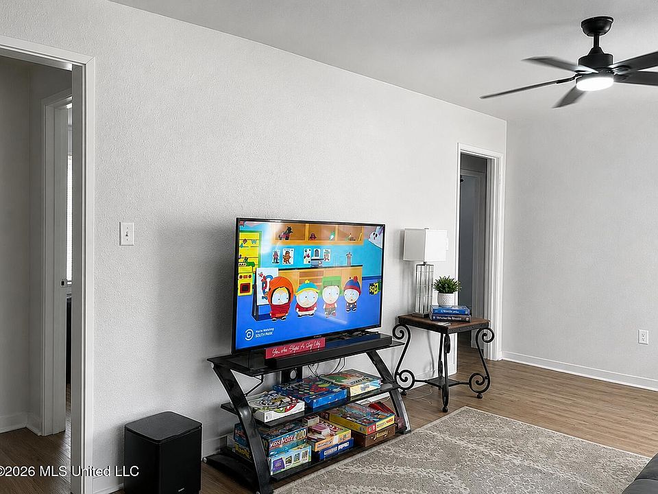 2nd image of 3080 Woodview Dr