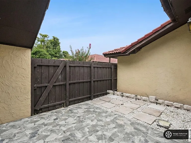 530 Hunter Cir — Photo 29