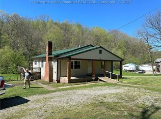 1931 Lakeland Dr, Sissonville, WV 25320