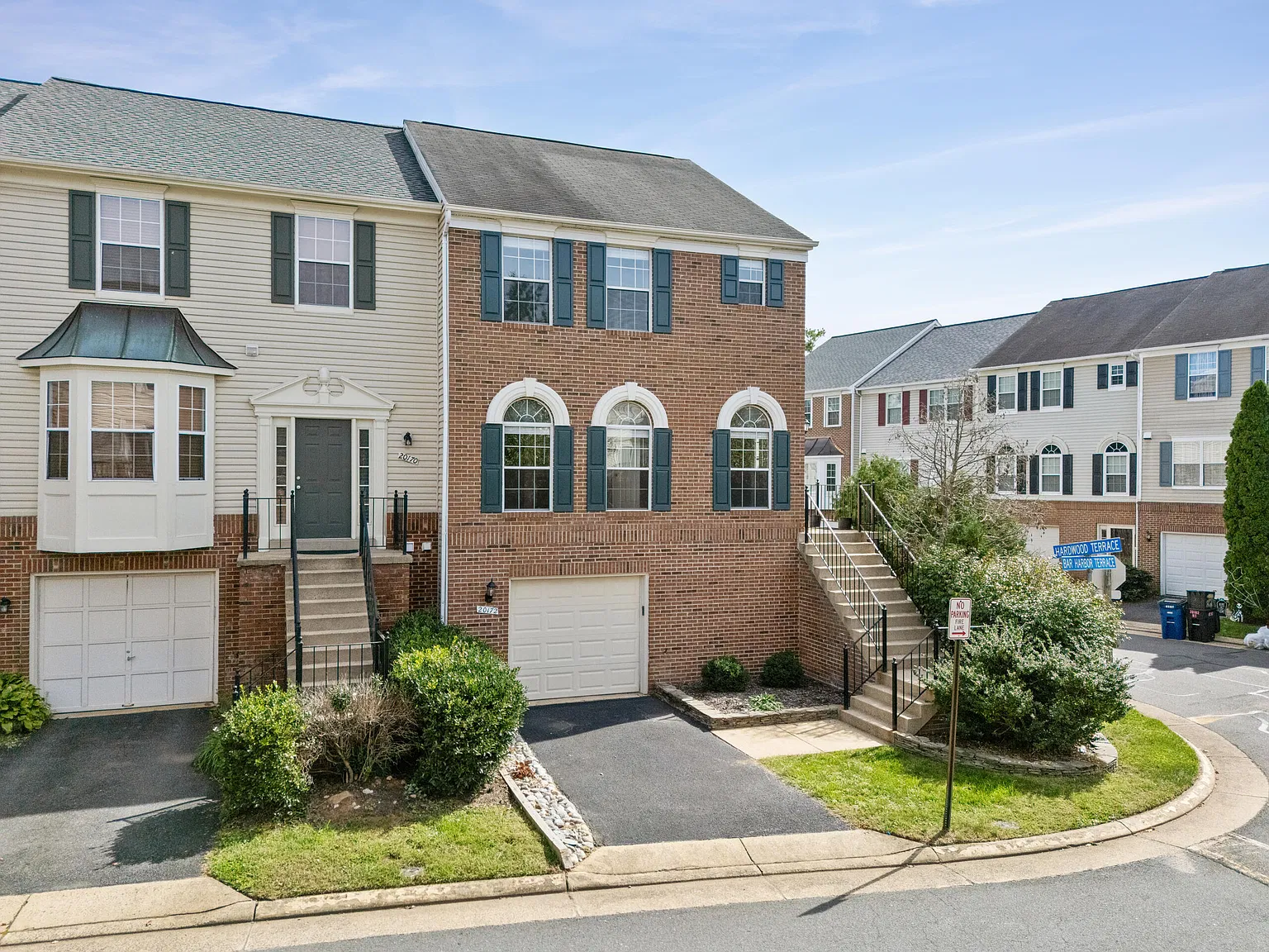 3 bed, 2.5 bath, 2124 sqft, $2,995 — Photo 2