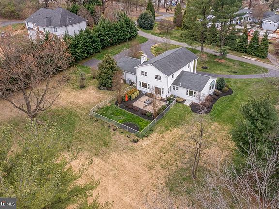 5th image of 10004 Bratton Dr