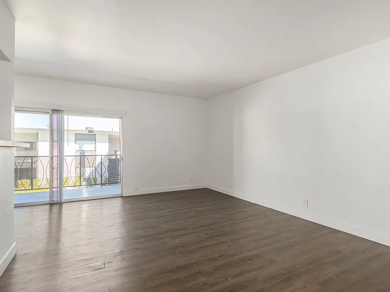 The Shorewood Apartments — Photo 48