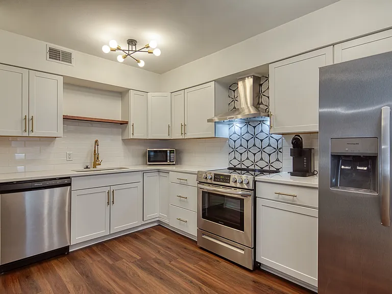 337 W Bute St #8 — Photo 4