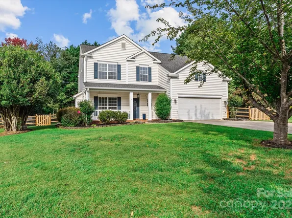 131 Spring Grove Dr, Mooresville, NC 28117