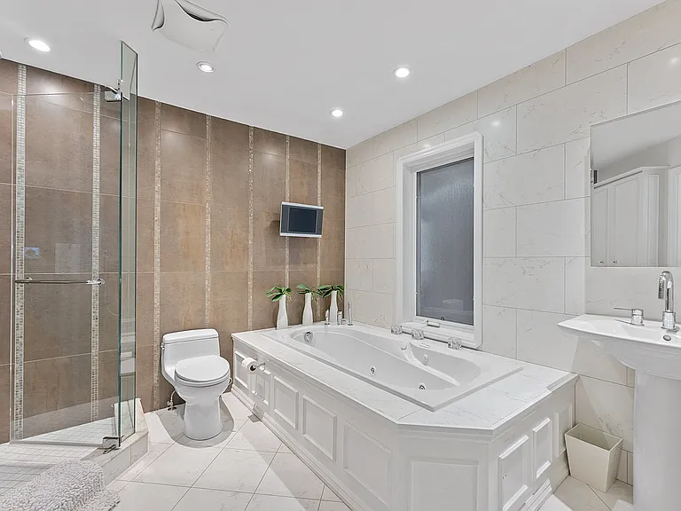 111 Summerhill Ave — Photo 40