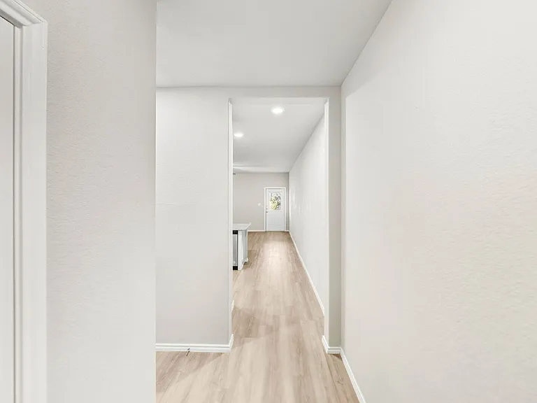 266 Stefan Est — Photo 10