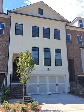 Beautiful gated 3=story townhome — Photo 2