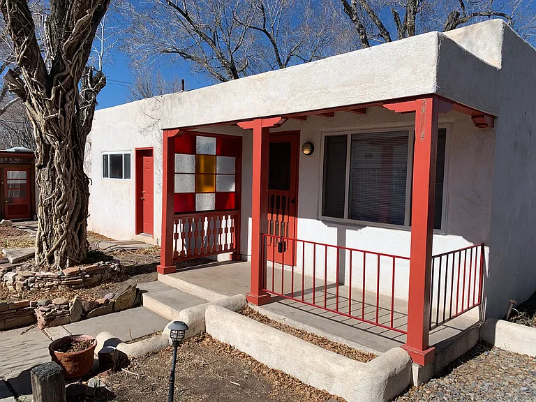 Spectacular 1 Bedroom Casita Near UNM - in Gorgeous, Private Compound — Photo 26