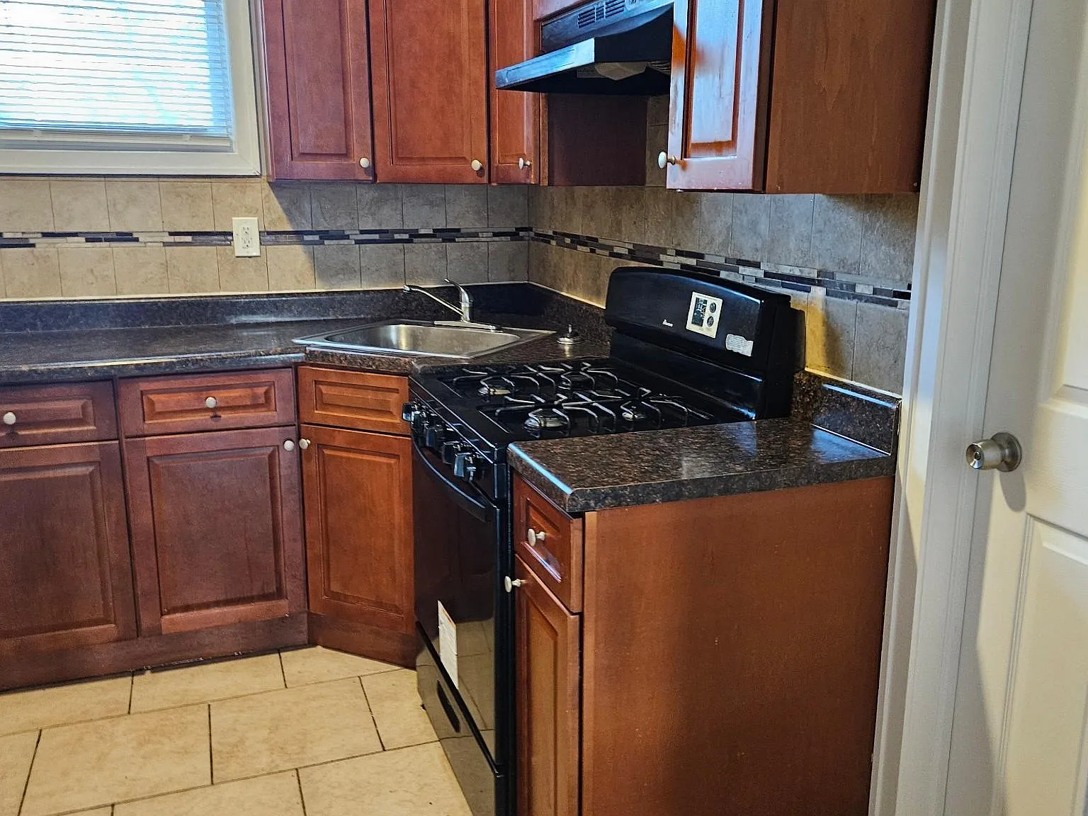 2 bed, $1,900 — Photo 2