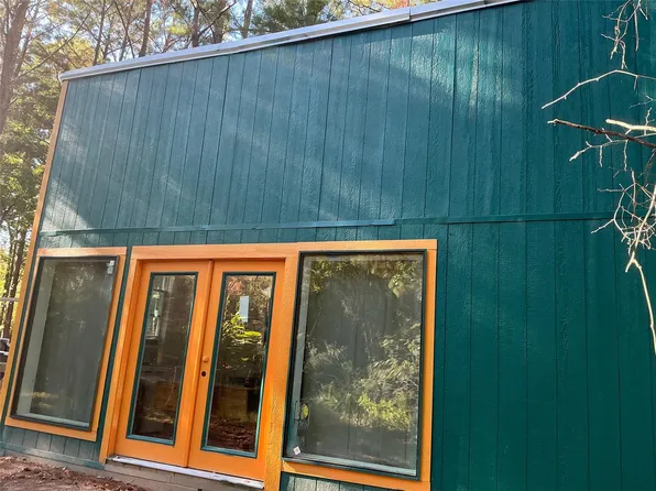 468 Onalaska Dr E, Onalaska, TX 77360