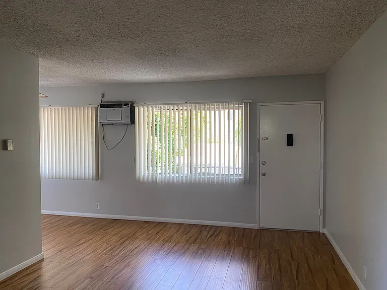 523 N Wilson Ave #6 — Photo 4