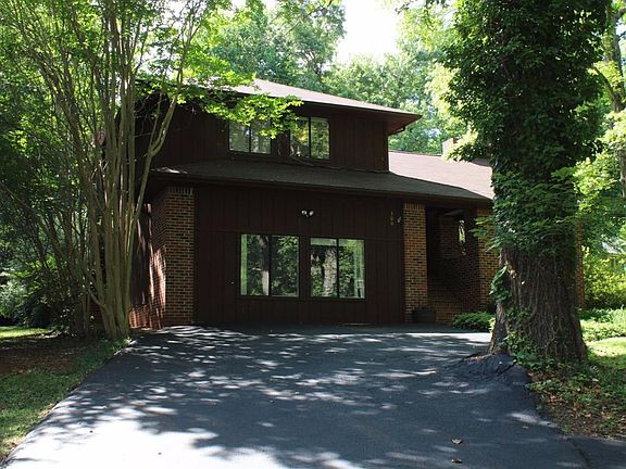 2nd image of 300 Leewood Dr
