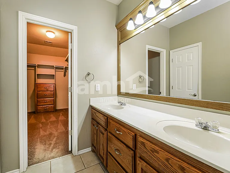 945 Ethan Ln — Photo 11